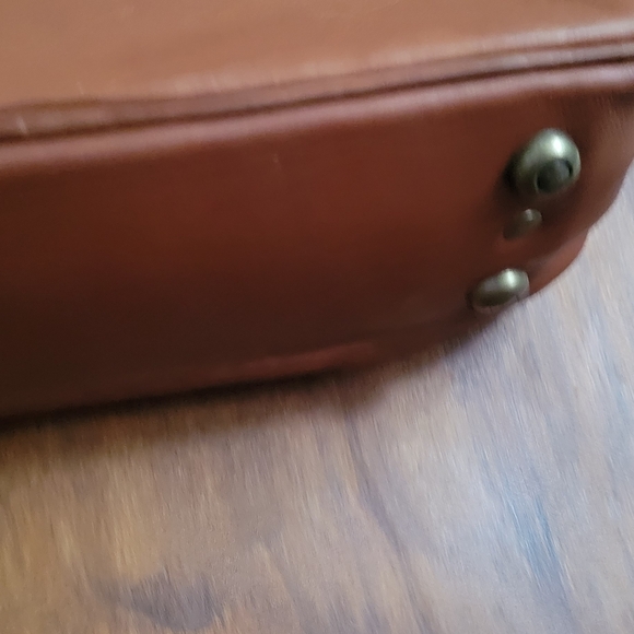 Brown Leather Messenger Bag With Many Pockets - Picture 8 of 9